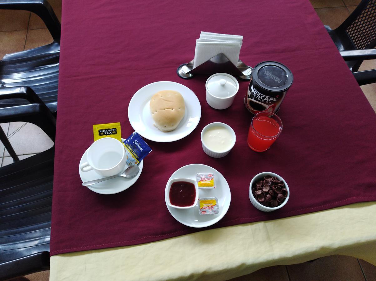 Hostal Rozal Spa Hospicio 伊基克 外观 照片